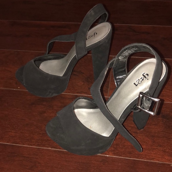 Black heels - Picture 1 of 4